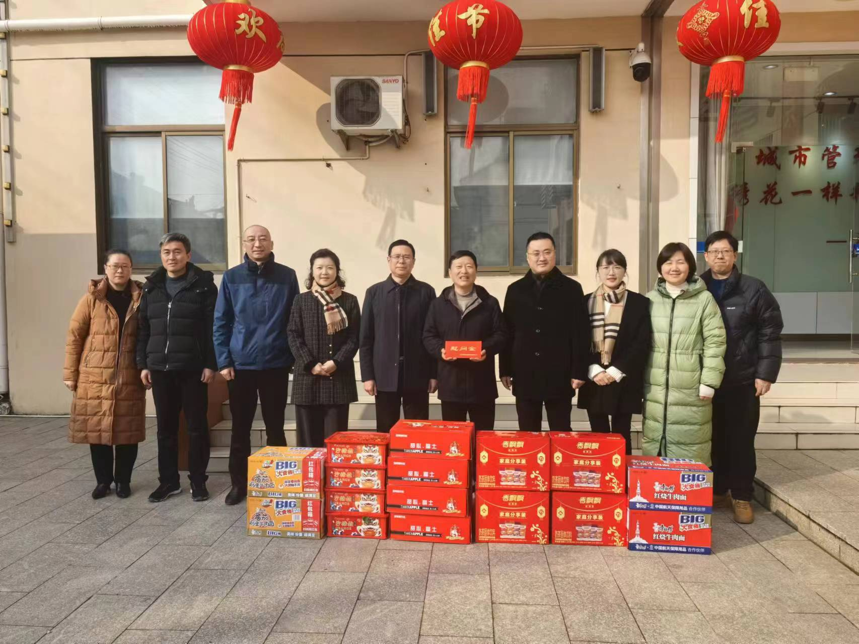 公司領(lǐng)導(dǎo)慰問(wèn)如東天恒